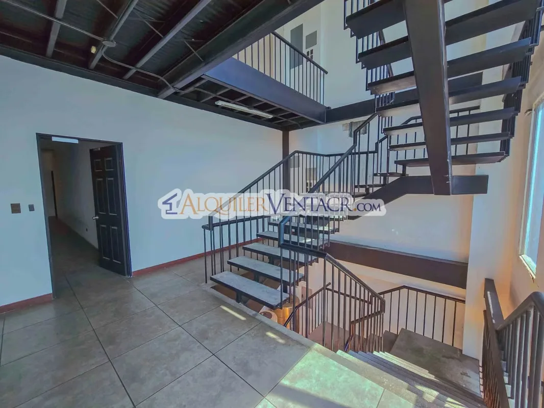Alquilo o vendo Edificio para oficinas o comercio en Pozos de Santa Ana, es de 3 niveles, mide 951 m2 de construcción y 830 m2 de terreno, cuenta con 24 espacios de parqueos fijo, 8 ..., photo 12