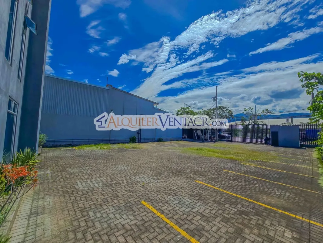 Alquilo o vendo Edificio para oficinas o comercio en Pozos de Santa Ana, es de 3 niveles, mide 951 m2 de construcción y 830 m2 de terreno, cuenta con 24 espacios de parqueos fijo, 8 ..., photo 3