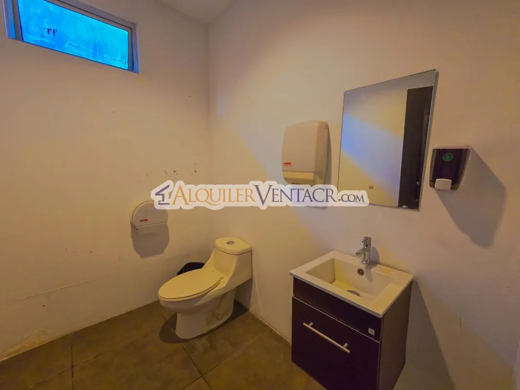 Alquilo o vendo Edificio para oficinas o comercio en Pozos de Santa Ana, es de 3 niveles, mide 951 m2 de construcción y 830 m2 de terreno, cuenta con 24 espacios de parqueos fijo, 8 ..., photo 8