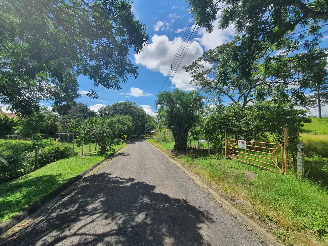 A solo 13 min y 6.3 Km del peaje hacia Ciudad Colón se encuentra este precioso lote, en un área campestre, plano y rectangular, ideal para construir la casa de sus sueños y disfrutar ..., photo 2