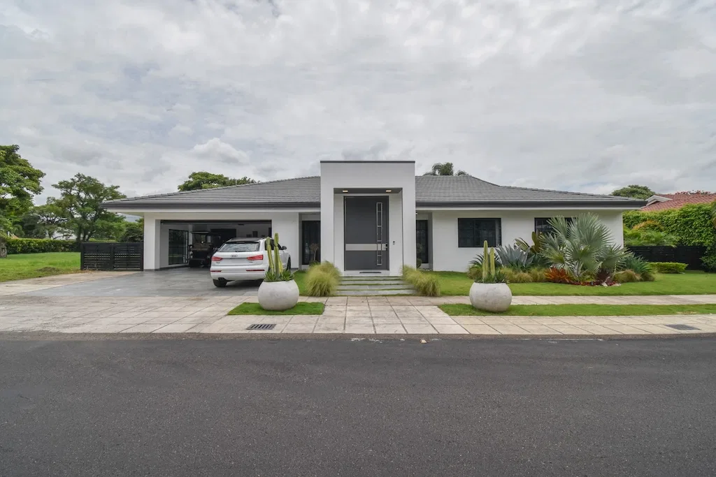 Casa de un Nivel con 4 Habitaciones en Valle del Sol
