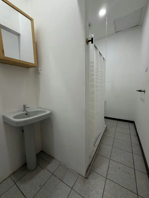 Se alquila apartamento remodelado en Zapote, muy cerca de la Casa Presidencial, la Universidad Veritas y fácil acceso a la UCR. Ubicación céntrica con facilidad de transporte ..., photo 5