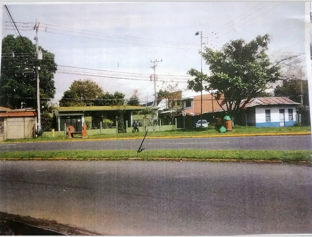 Located in Hatillo Centro, on the main street, just 150 meters from the Circunvalación (Alajuelita–Hatillo), with excellent visibility and high vehicular and pedestrian ...