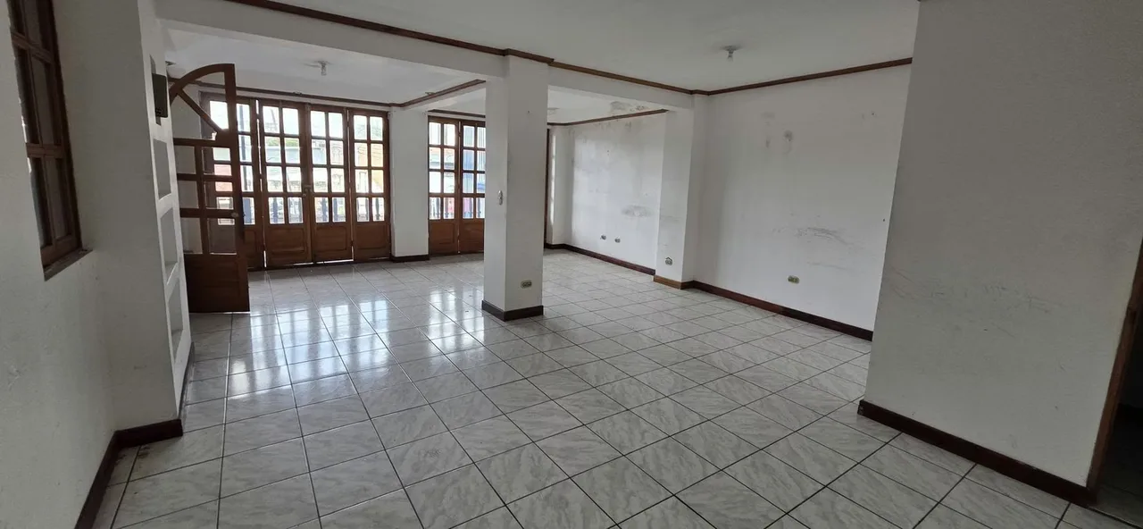 Building for sale in downtown Tibás, photo 13