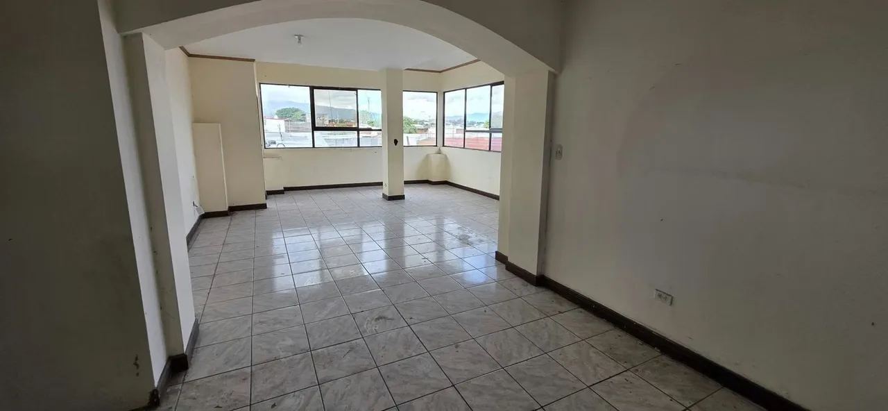 Building for sale in downtown Tibás, photo 15