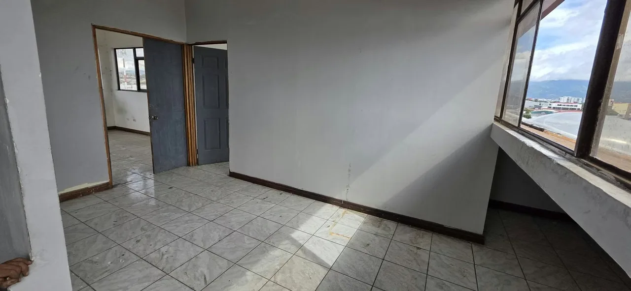 Building for sale in downtown Tibás, photo 6