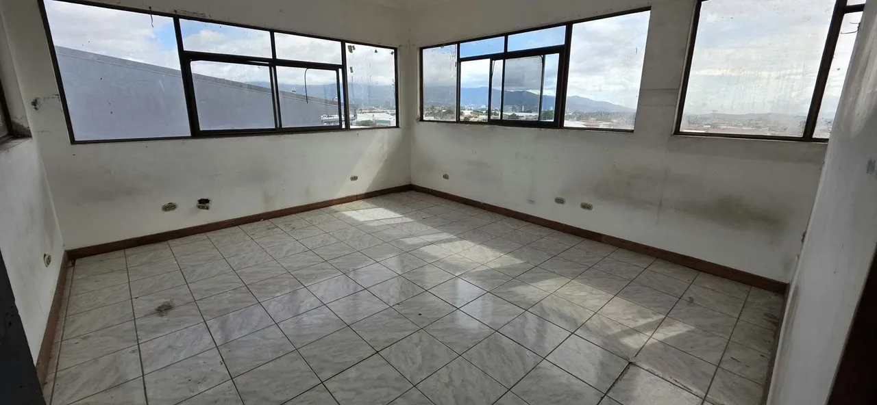 Building for sale in downtown Tibás, photo 9