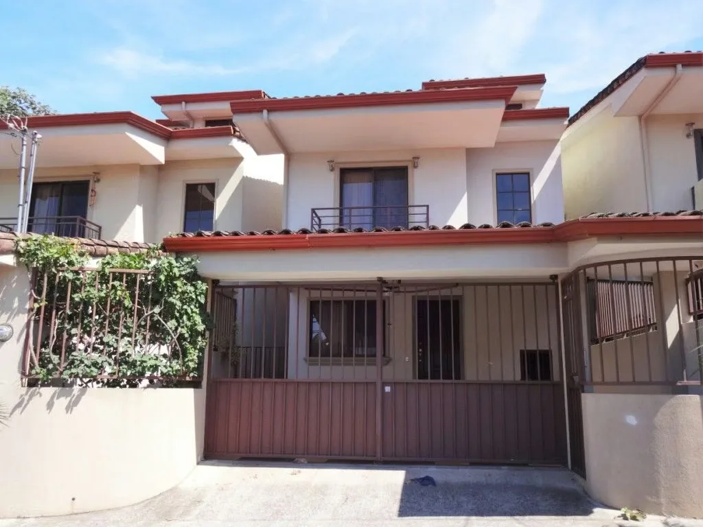 4-BEDROOM DETACHED HOME FOR RENT – SANTA ANA$1400