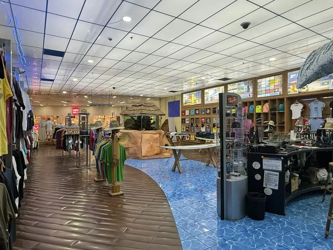 An Exceptional Opportunity to acquire a spacious commercial unit strategically located in the third phase of the renowned Paseo de las Flores Shopping Mall. This property offers 127.56 ..., photo 4