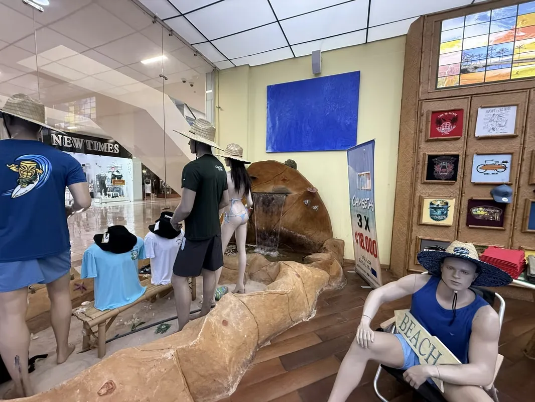 An Exceptional Opportunity to acquire a spacious commercial unit strategically located in the third phase of the renowned Paseo de las Flores Shopping Mall. This property offers 127.56 ..., photo 9