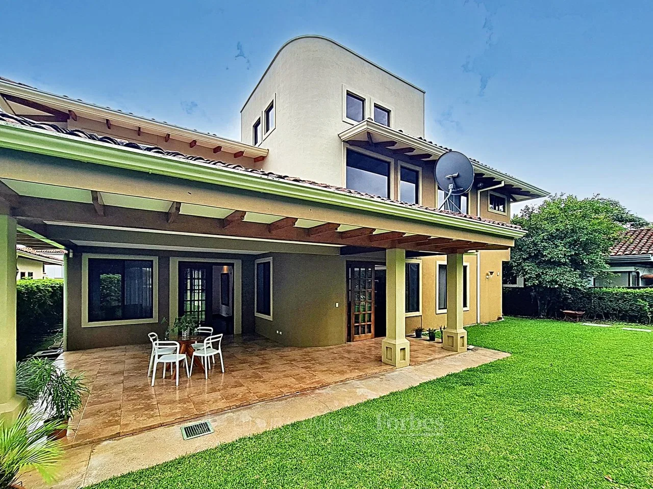 Modern luxury house, 3 bedrooms, terrace and garden