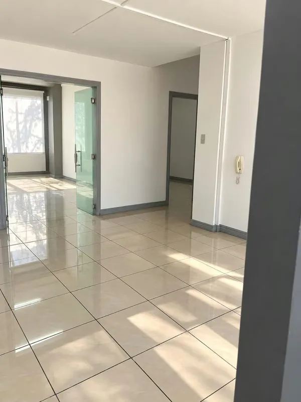 Una excelente oportunidad para quienes buscan un espacio amplio para vivir o establecer ..., photo 3