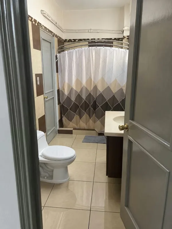 Una excelente oportunidad para quienes buscan un espacio amplio para vivir o establecer ..., photo 4