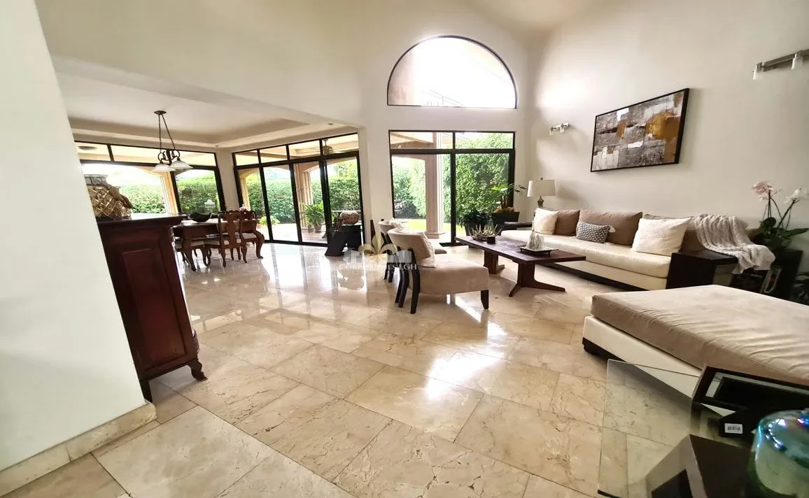 Casa con exuberante belleza en condominio exclusivo en Lindora,  Condominio Residencial Valle del Sol, Lindora, Santa Ana
