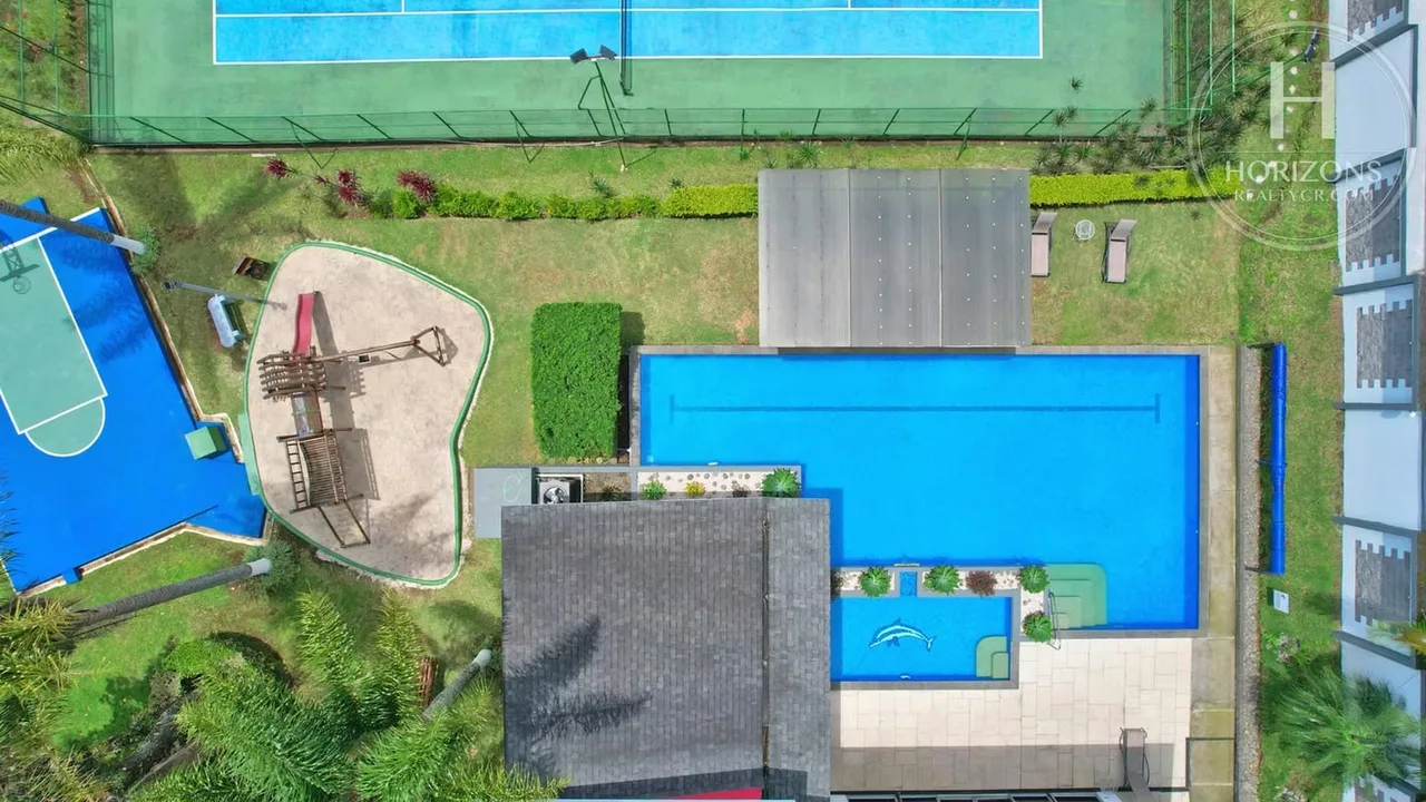 Área del terreno: 252 m² – Lote plano – Construcción libre hasta 4 niveles – Sin vecinos al frente – Servicios disponibles, photo 2