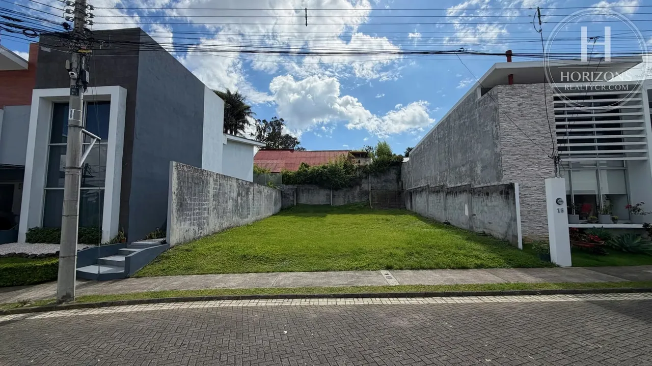 Área del terreno: 252 m² – Lote plano – Construcción libre hasta 4 niveles – Sin vecinos al frente – Servicios disponibles, photo 4