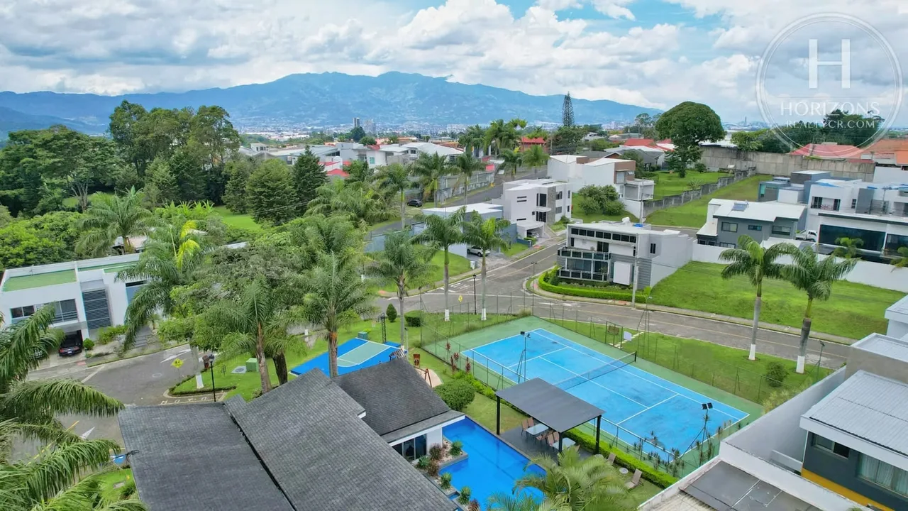 Área del terreno: 252 m² – Lote plano – Construcción libre hasta 4 niveles – Sin vecinos al frente – Servicios disponibles, photo 6