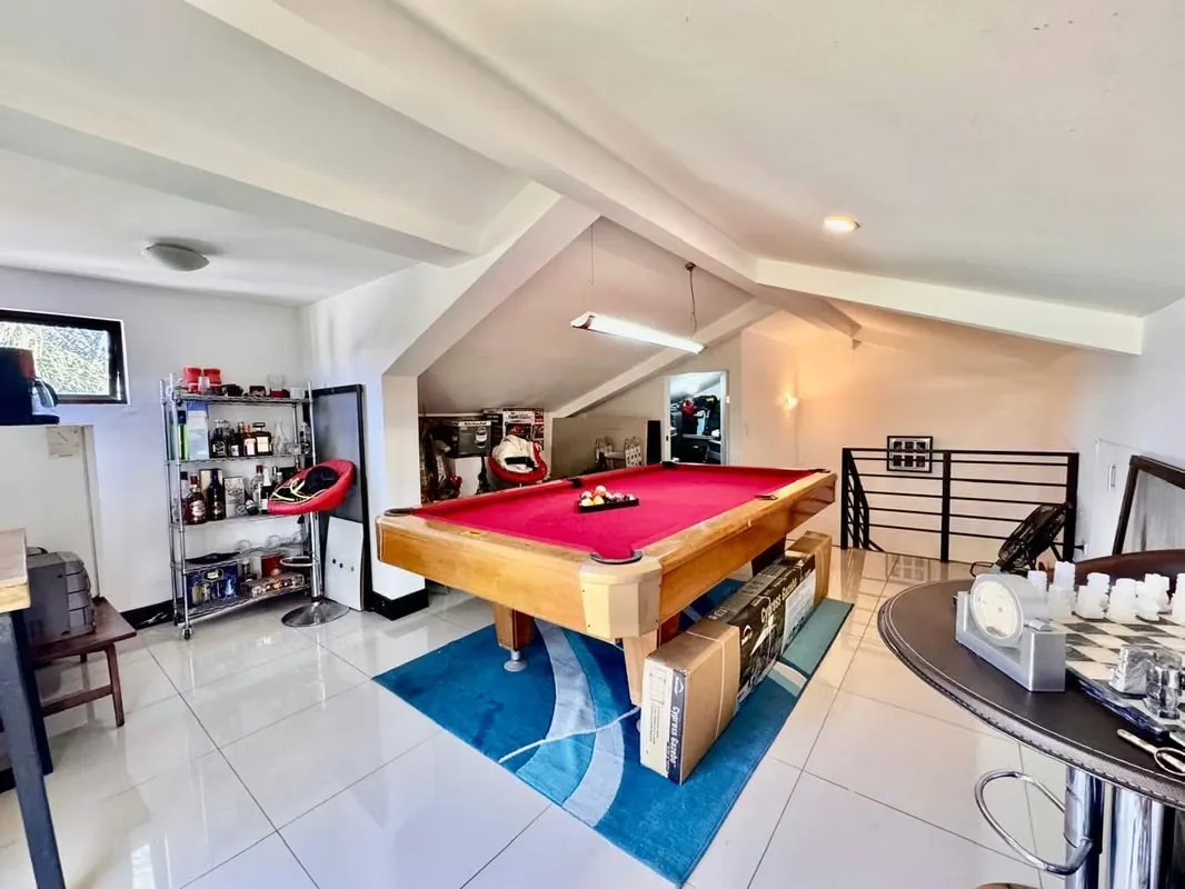 Residencia esquinera de tres niveles situada en un condominio con amenidades estilo resort en Brasil de Santa Ana., photo 8