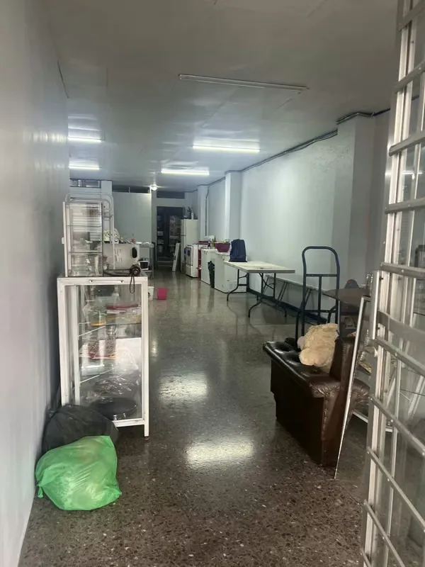 Local comercial sobre una calle de alto Tránsito a 200 metros al Este del Liceo Vicente Lachnner, tiene una excelente exposición con area de Parqueo y una isla para que los carros se ..., photo 5