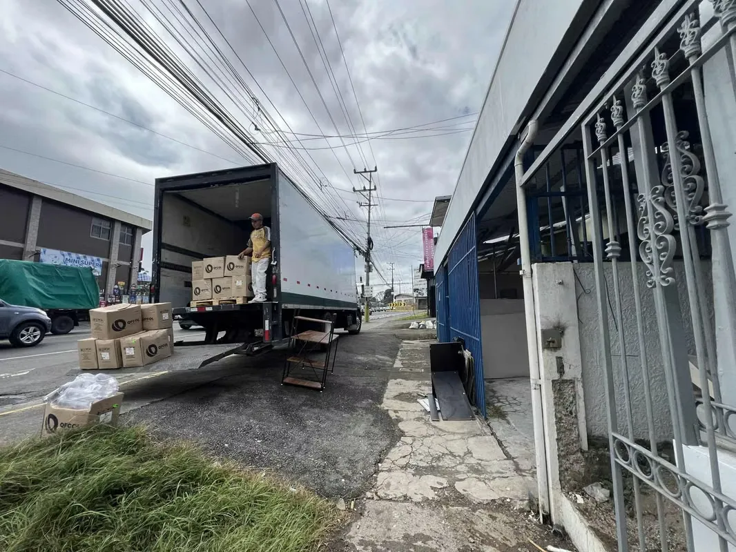 Local comercial sobre una calle de alto Tránsito a 200 metros al Este del Liceo Vicente Lachnner, tiene una excelente exposición con area de Parqueo y una isla para que los carros se ..., photo 7