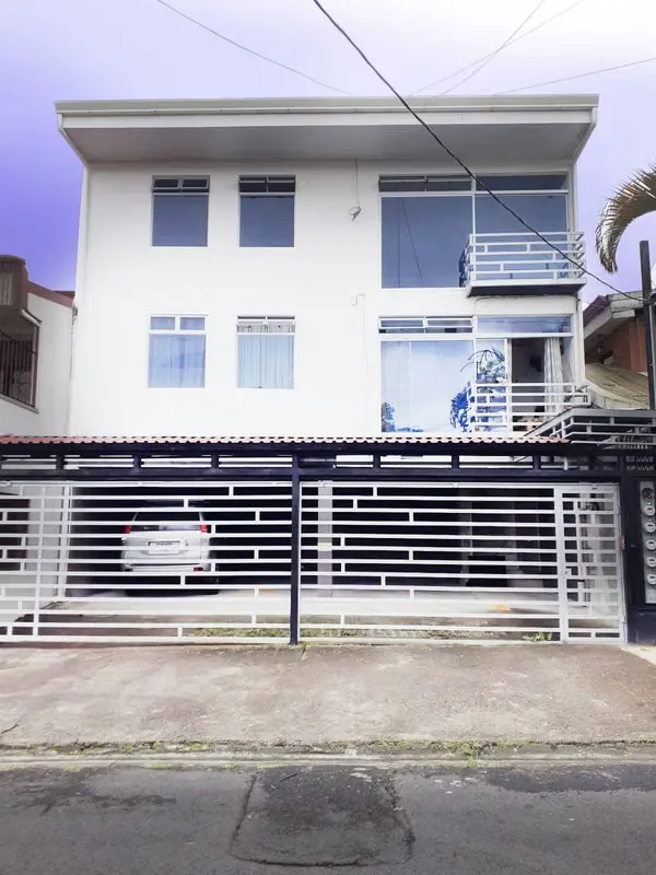 apartment, two bedrooms, living room, kitchen, batteries, bathroom and a parking lot
