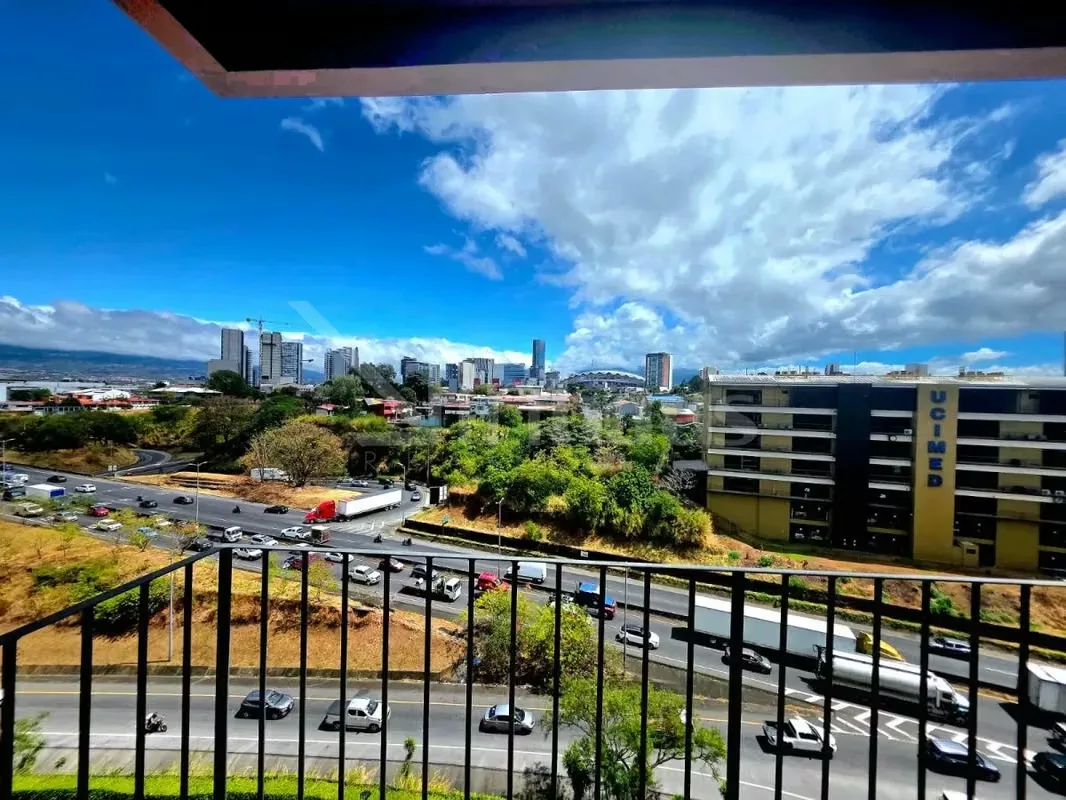 Situado en el noveno piso, este apartamento ofrece ventilación natural, privacidad y vistas despejadas, integrándose en un condominio de alta plusvalía con seguridad 24/7., photo 10