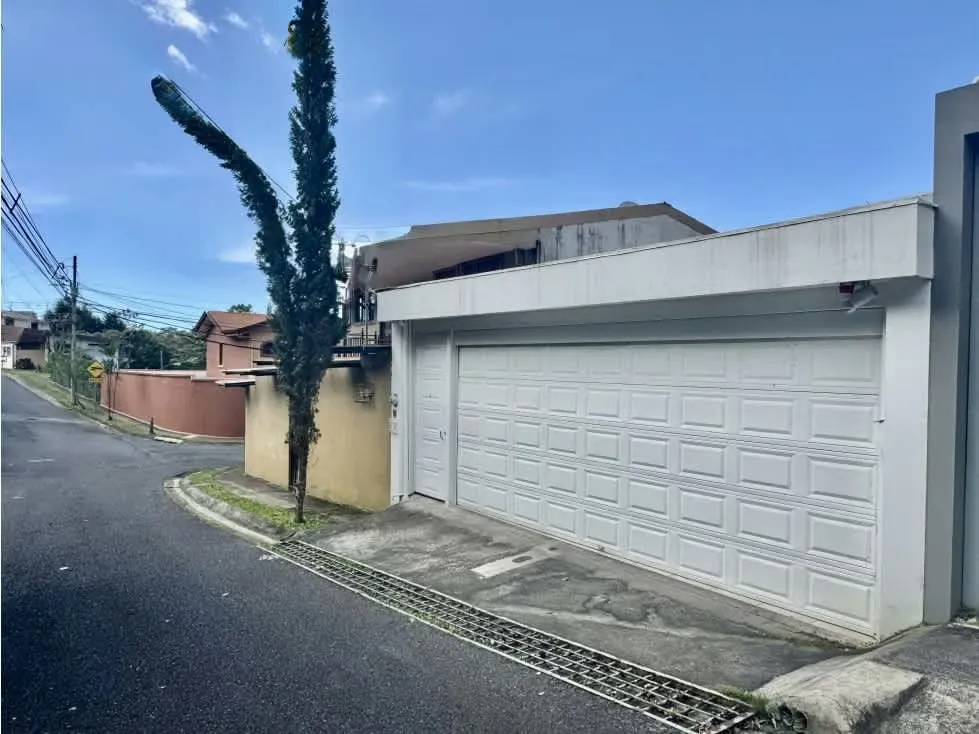 Venta de casa en residencial Sol del Este en San Ramón de Tres Ríos, muy seguro y privado con un único acceso de entrada y salida, con monitoreo del comité de vecinos con cámaras ...