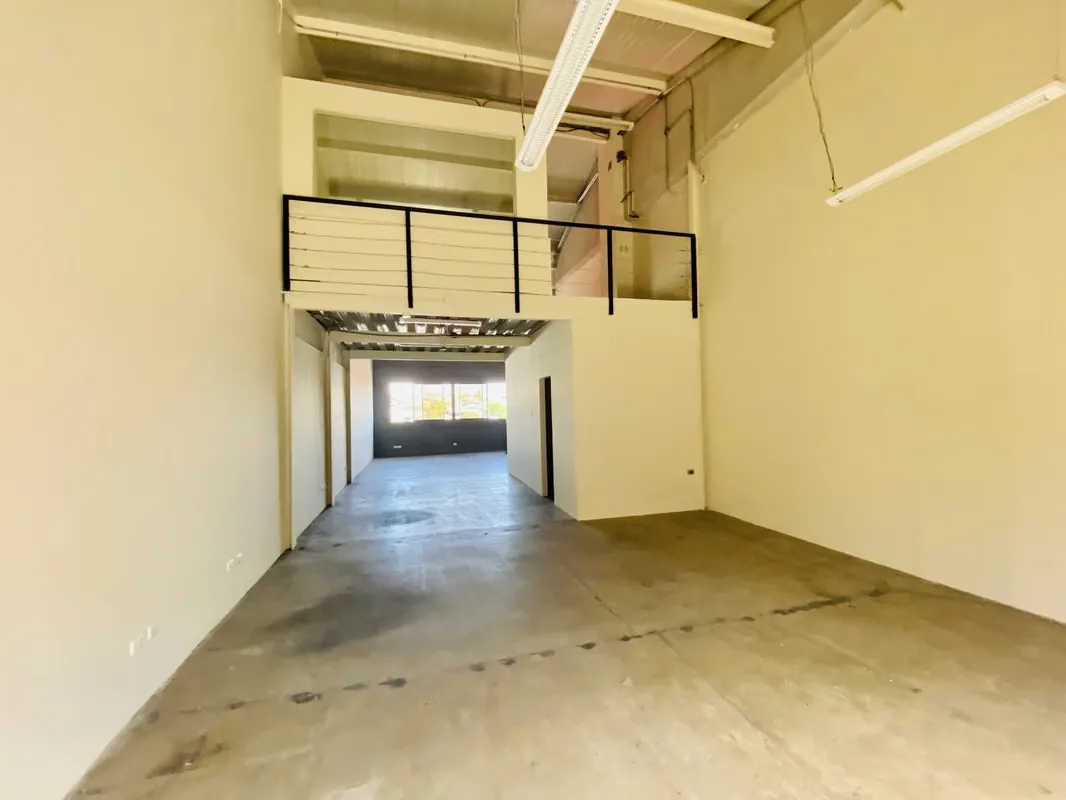 Office/Warehouse for Rent in Guachipelín | 130 m² | 7 m Height