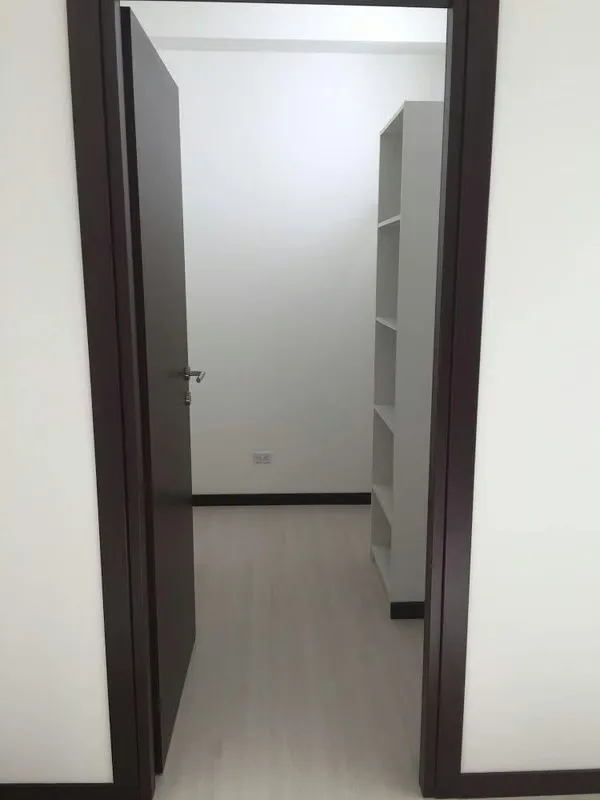 Para Inveesionista , actualmente ocupado generando 900 dólares De mensuales, De 2 habitaciones, sala, comedor ,cocina, cuarto de lavandería, 2 parqueos un techado, walking closet en ...