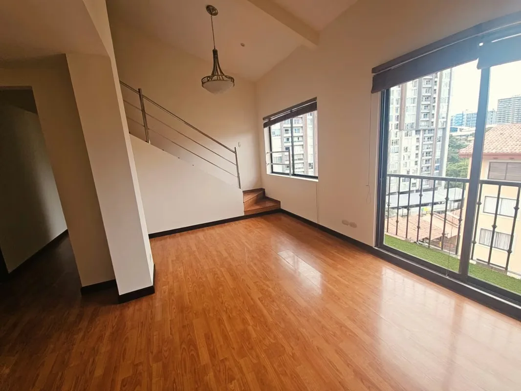Alquiler PENTHOUSE 3 Habitaciones / 2 NIVELES / 2 PARQUEOS / LINEA BLANCA | CONDADO DEL PALACIO, LA URUCA