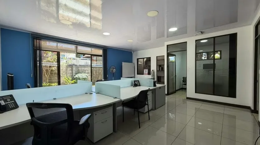 Sale of Building with Spacious Parking and Strategic Location, photo 11