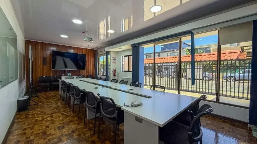 Sale of Building with Spacious Parking and Strategic Location, photo 3
