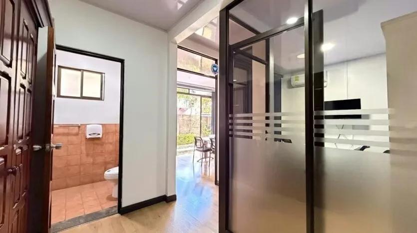 Sale of Building with Spacious Parking and Strategic Location, photo 7