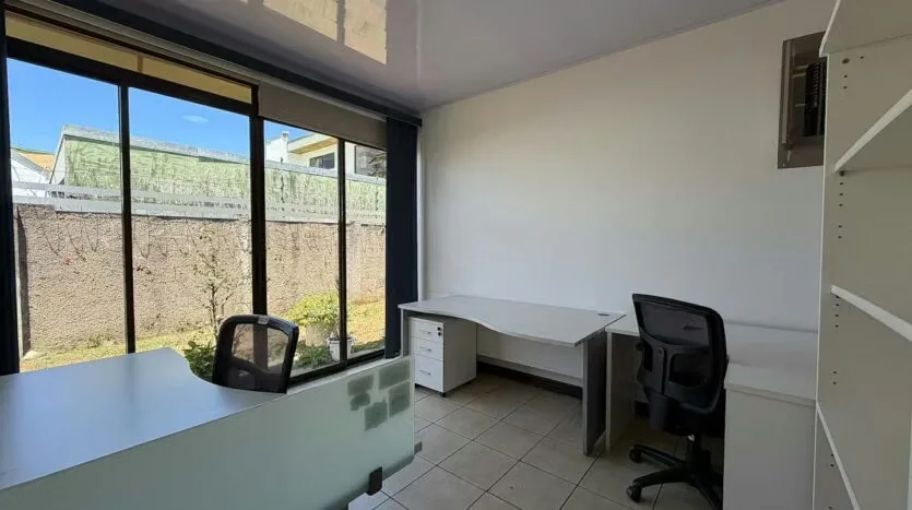 Sale of Building with Spacious Parking and Strategic Location, photo 10