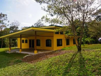 Casa de nueva construcción cerca de Rivas con 6 acres en el río Buena Vista