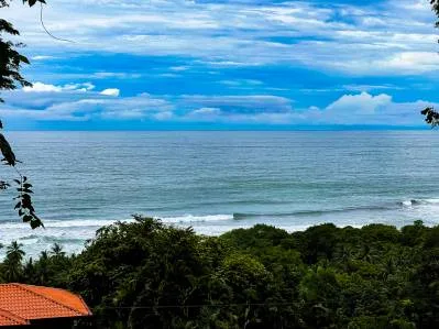 Propiedad Vista al mar frente a calle