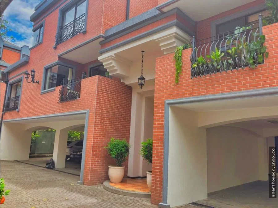 ALQUILER DE CASA EN CONDOMINIO EN ESCAZÚ*