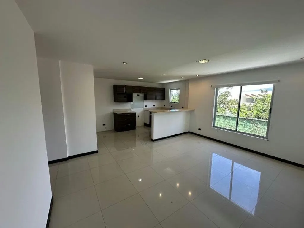 Se Alquila Apartamento en Condominio en La Uruca