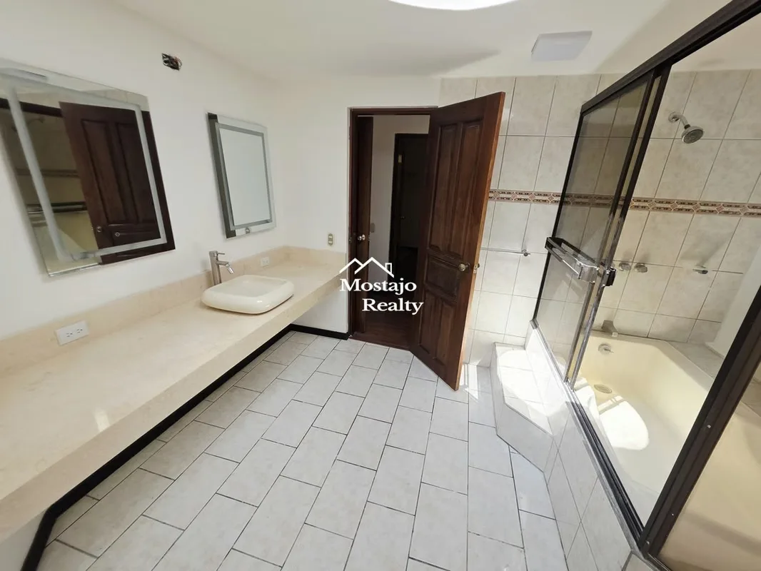 Cuarto de Servicio, excelente ubicación, 4 parqueos, Condominio muy cerca del Country Club de San Rafael de Escazú, photo 12