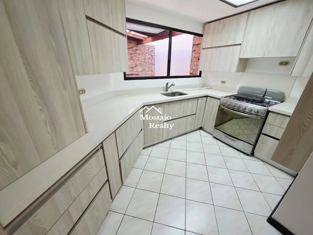 Cuarto de Servicio, excelente ubicación, 4 parqueos, Condominio muy cerca del Country Club de San Rafael de Escazú, photo 5