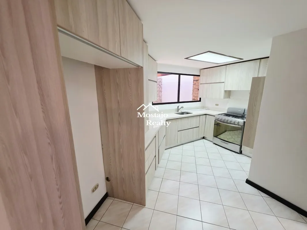 Cuarto de Servicio, excelente ubicación, 4 parqueos, Condominio muy cerca del Country Club de San Rafael de Escazú, photo 9