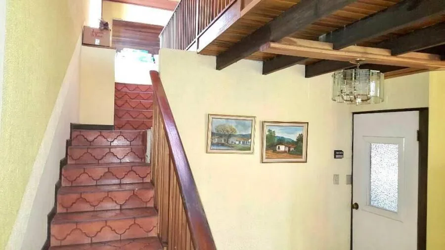 Se vende bonita casa esquinera en excelentes condiciones Zapote Yoses sur - Venta en San José, photo 8