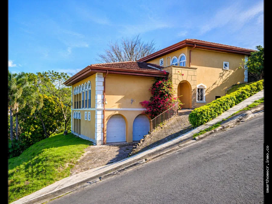 VENTA / ALQUILER DE CASA EN CERRO COLÓN, CIUDAD COLÓN