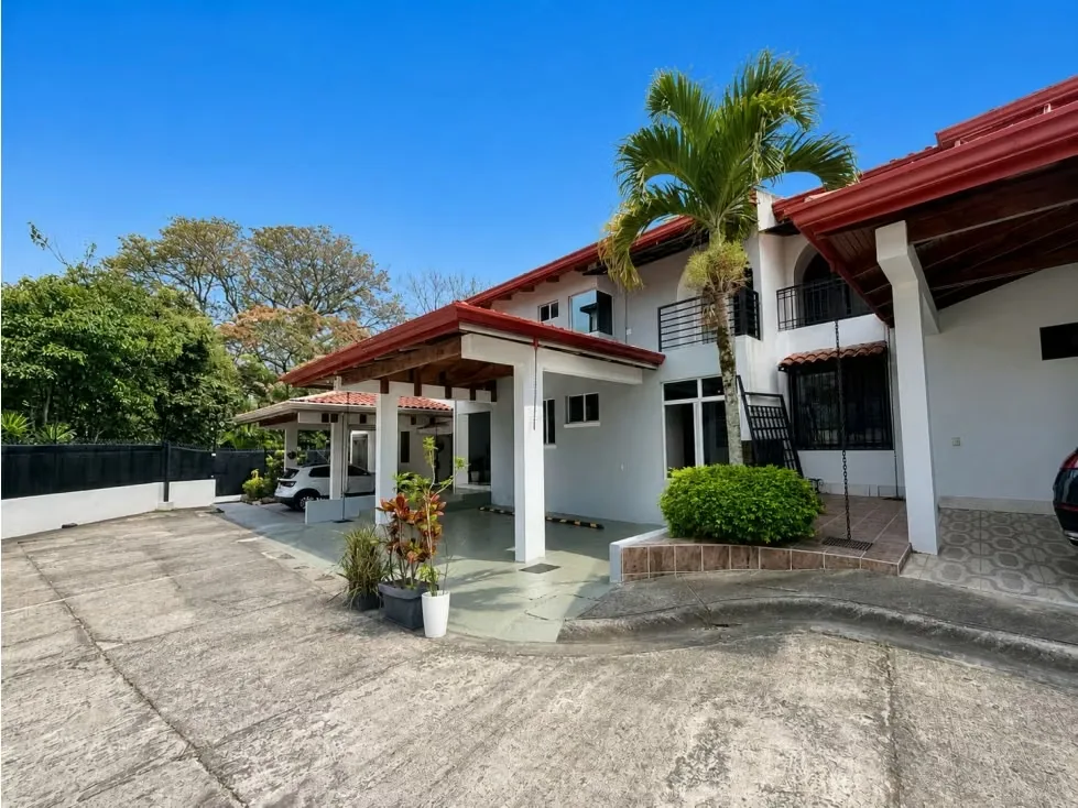 CASA EN ALQUILER EN ESCAZÚ CENTRO