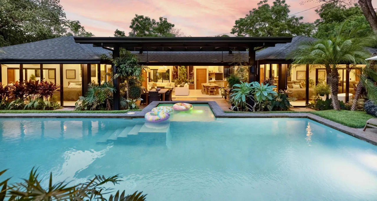 One-of-a-Kind 4-Bed Retreat, Walking Distance to Playa Avellanas