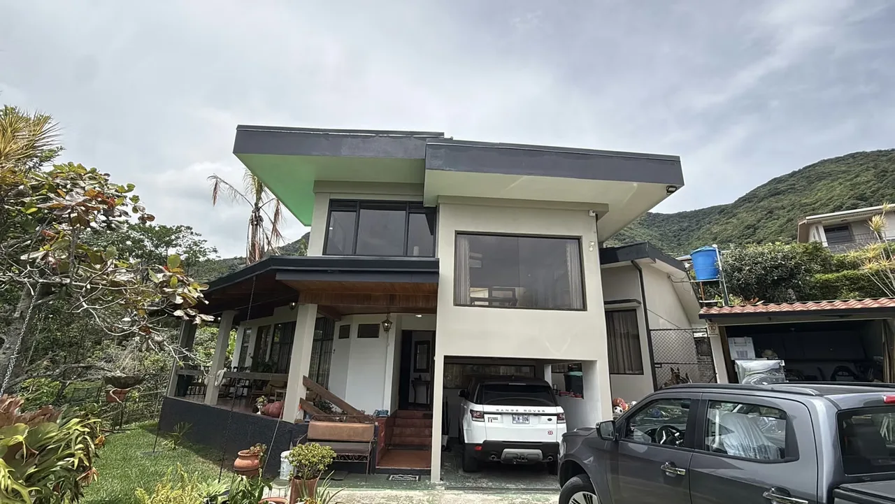 Propiedad exclusiva en San Antonio de Escazú con 4.304 m² de terreno y dos casas independientes que suman 451 m² de construcción., photo 4