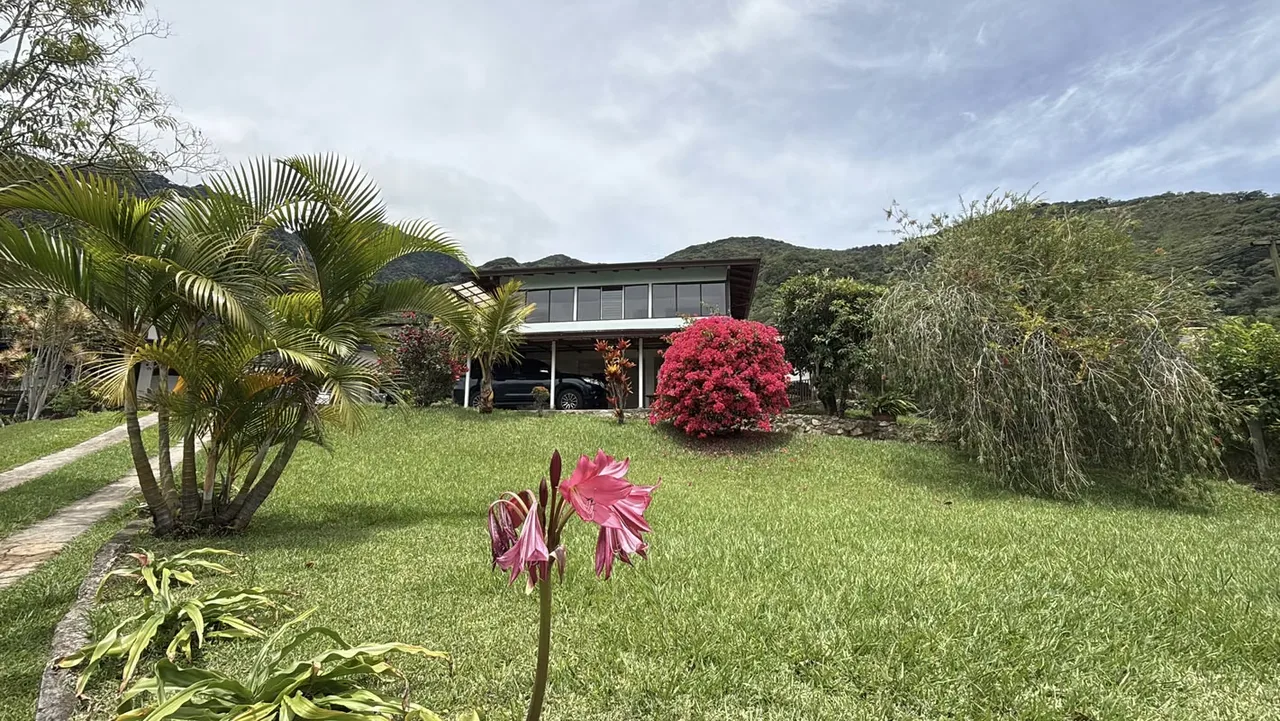 Propiedad exclusiva en San Antonio de Escazú con 4.304 m² de terreno y dos casas independientes que suman 451 m² de construcción., photo 5