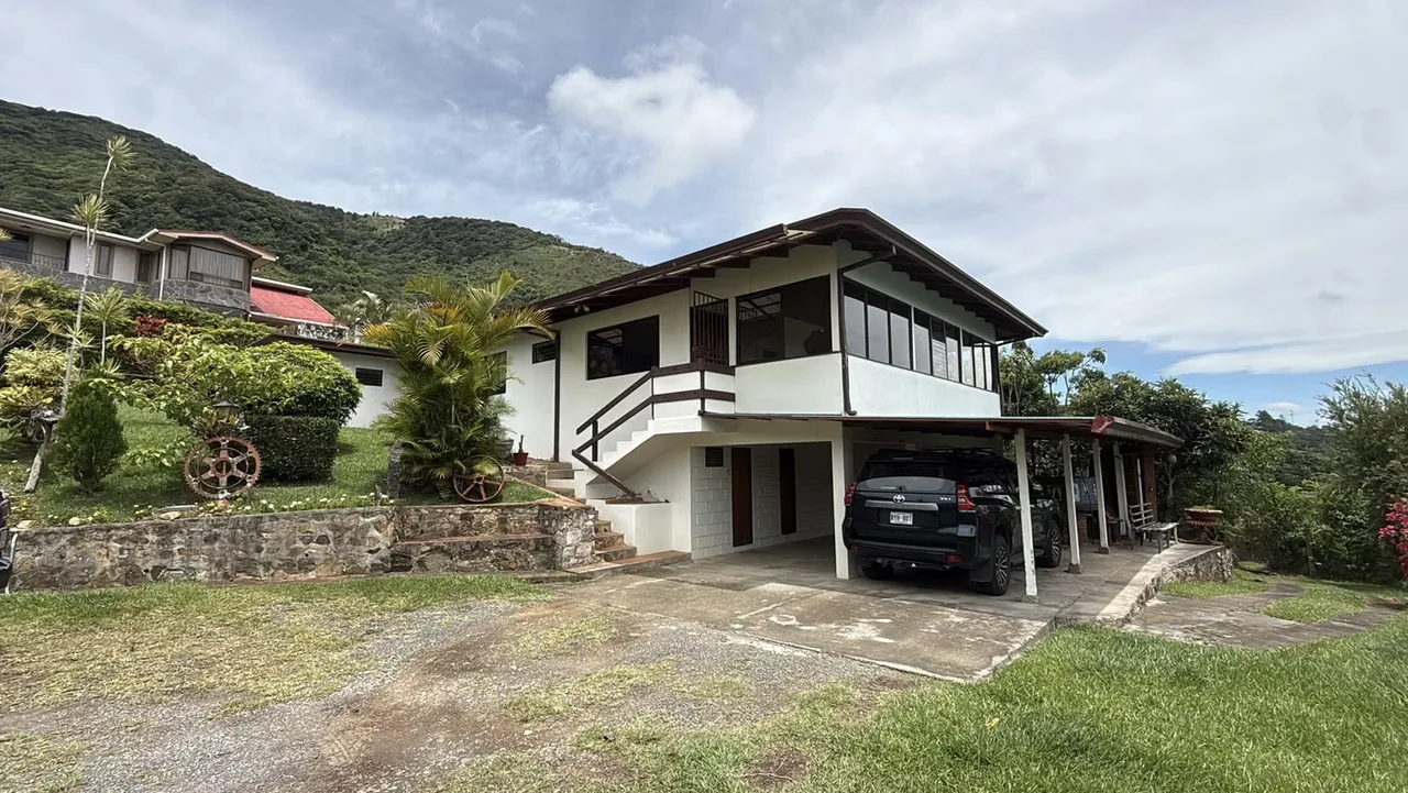 Propiedad exclusiva en San Antonio de Escazú con 4.304 m² de terreno y dos casas independientes que suman 451 m² de construcción., photo 6