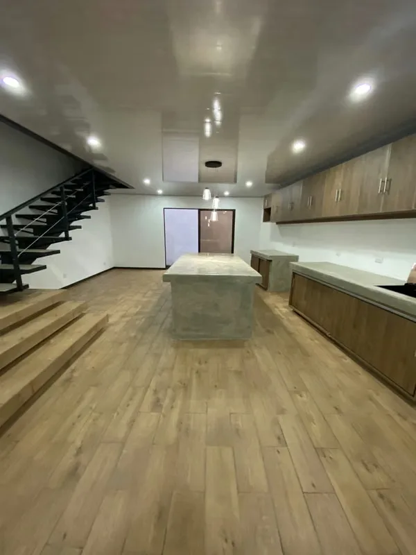 Área habitable: 100m2 aproximados distribuido en dos niveles