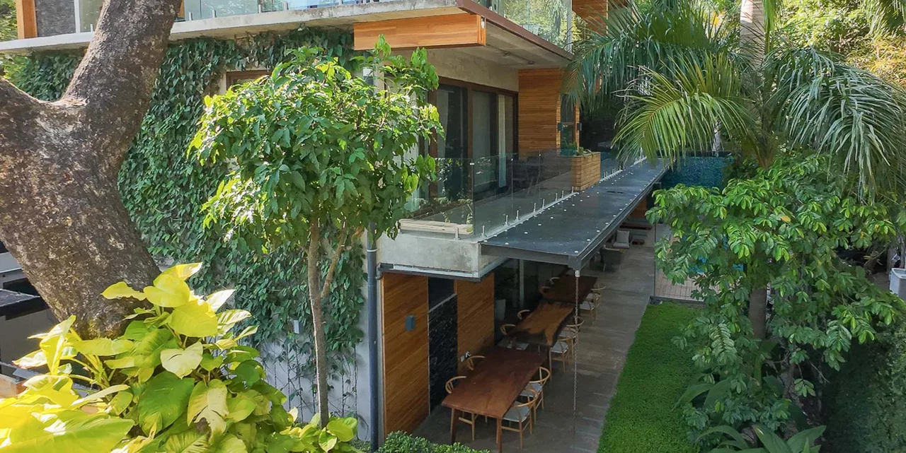 9-Room Boutique Hotel with Pool Walking Distance to the Beach